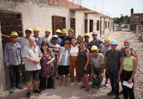 Mayra Mendoza visitó las obras del Plan de Urbanización en barrio Azul