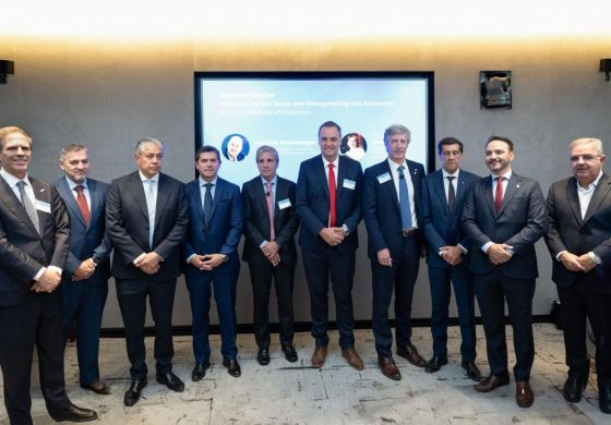 El gobierno 'deslomándose' en Nueva York mientras cierran las empresas y la gente no llega a fin de mes