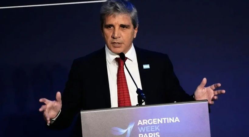 Caputo negó la recesión y culpó a la oposición por el freno económico